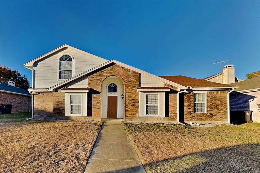 1005 Flower Drive, Arlington