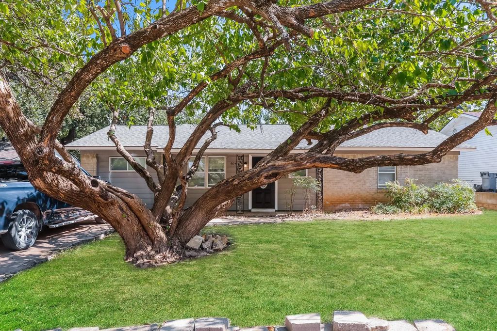 604 Stonewall Drive, Euless