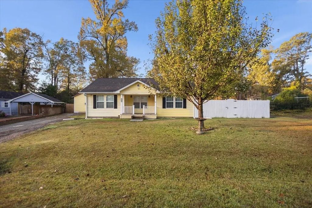 1402 Lawndale, Longview