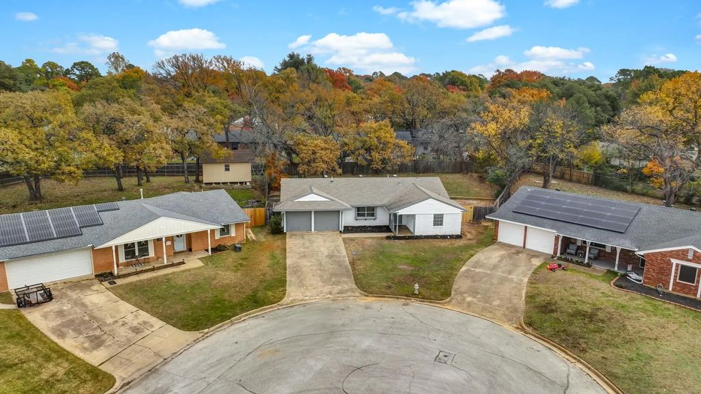 905 Pontiac Court, Arlington