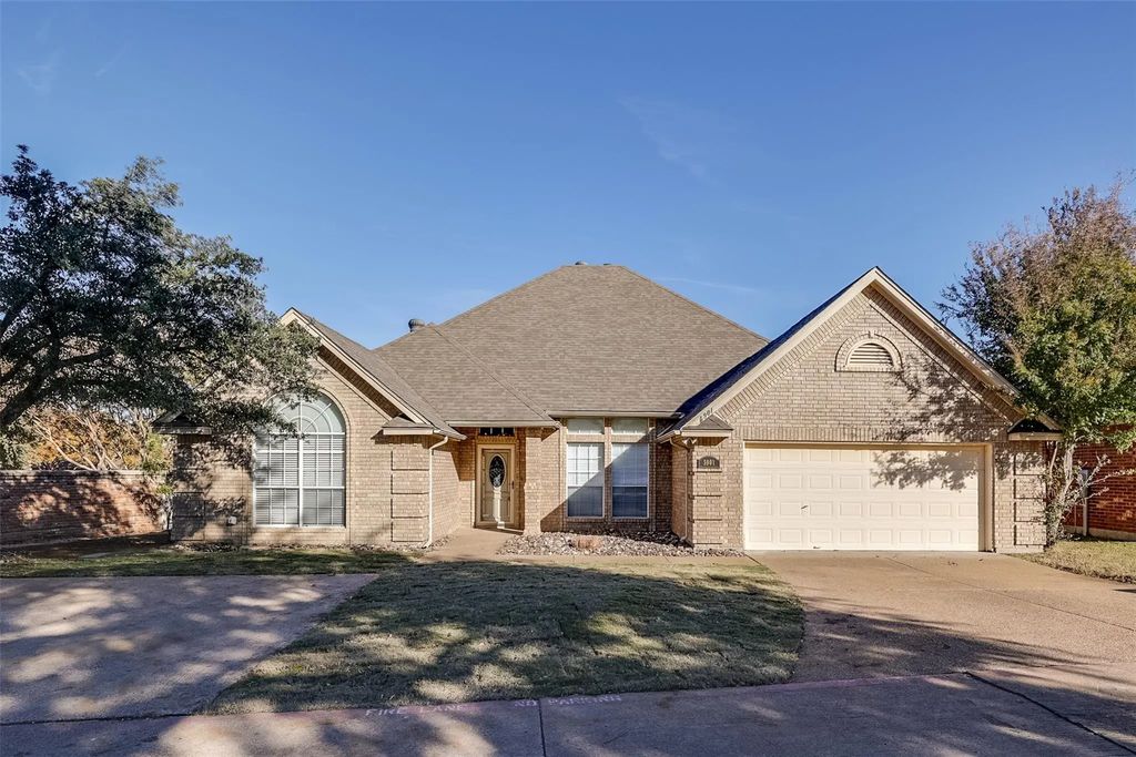 5901 River Bend Drive, Benbrook