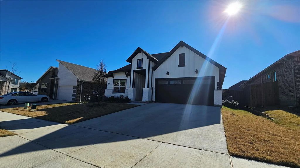 1405 Razorbill Road, Denton