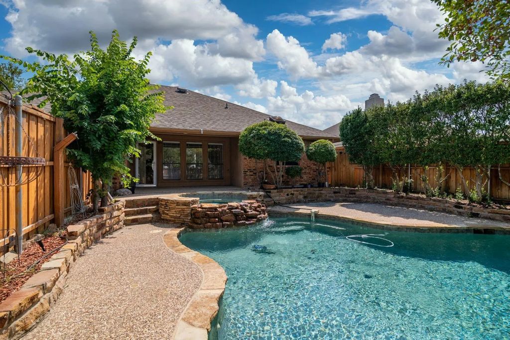 618 Stone Canyon Drive, Irving