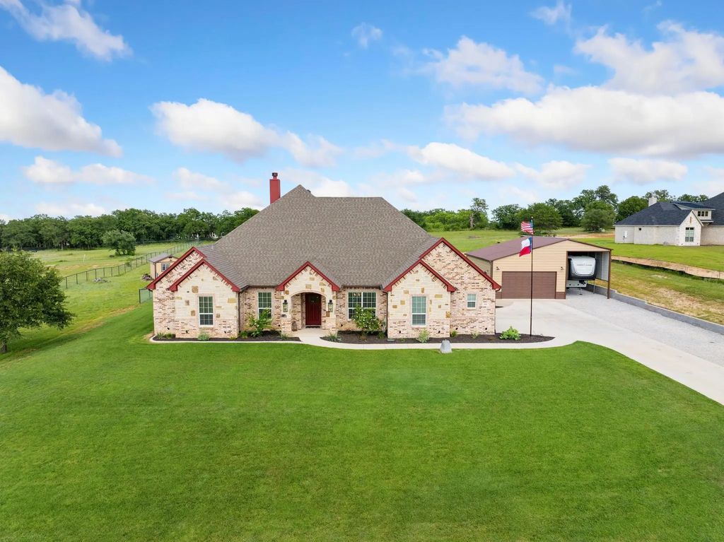 301 Aviara Court, Poolville