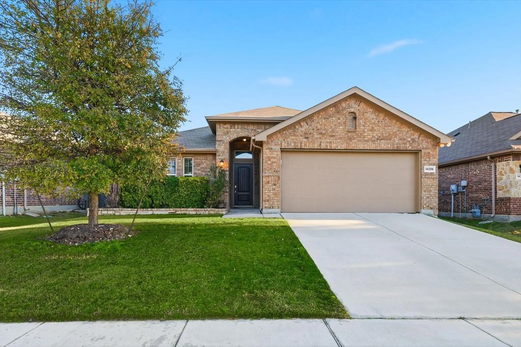 14316 Broomstick Road, Fort Worth