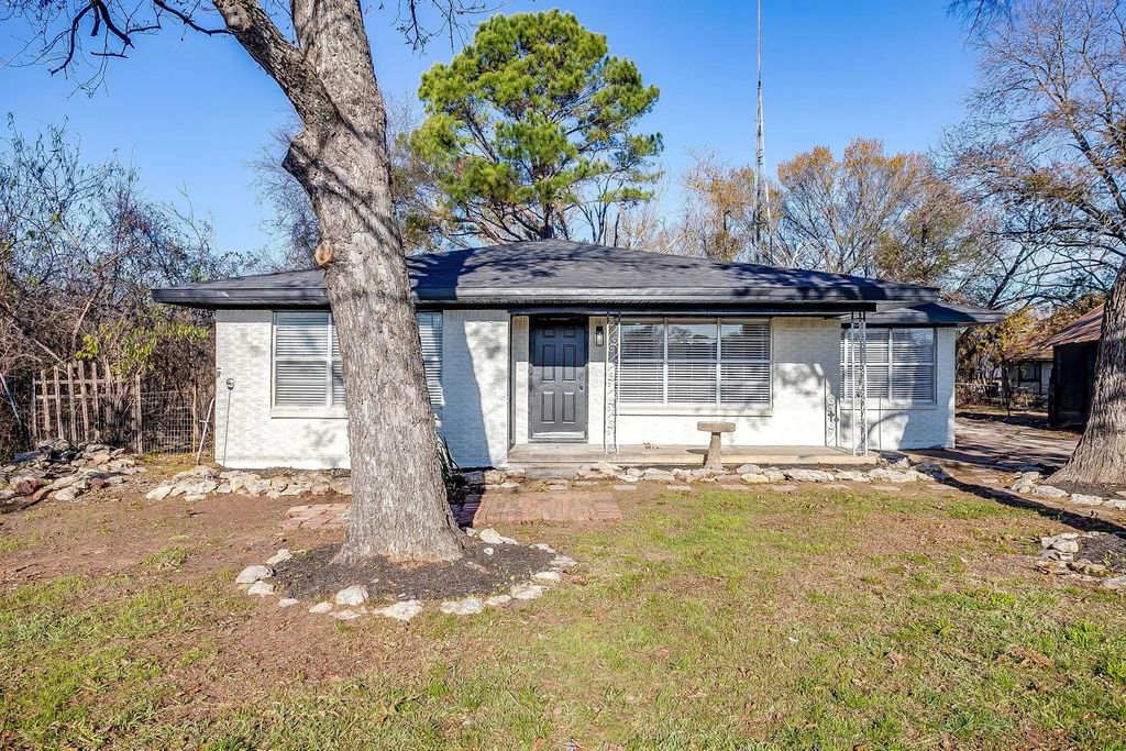 1501 E Henderson Street, Cleburne