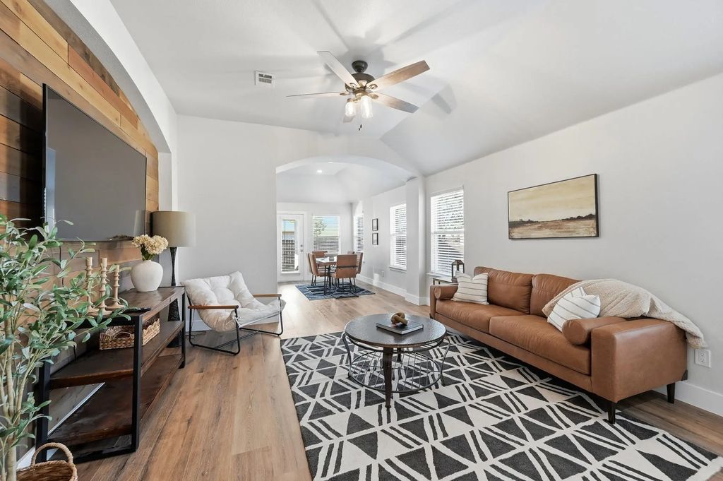 3321 Versante Drive, Bedford