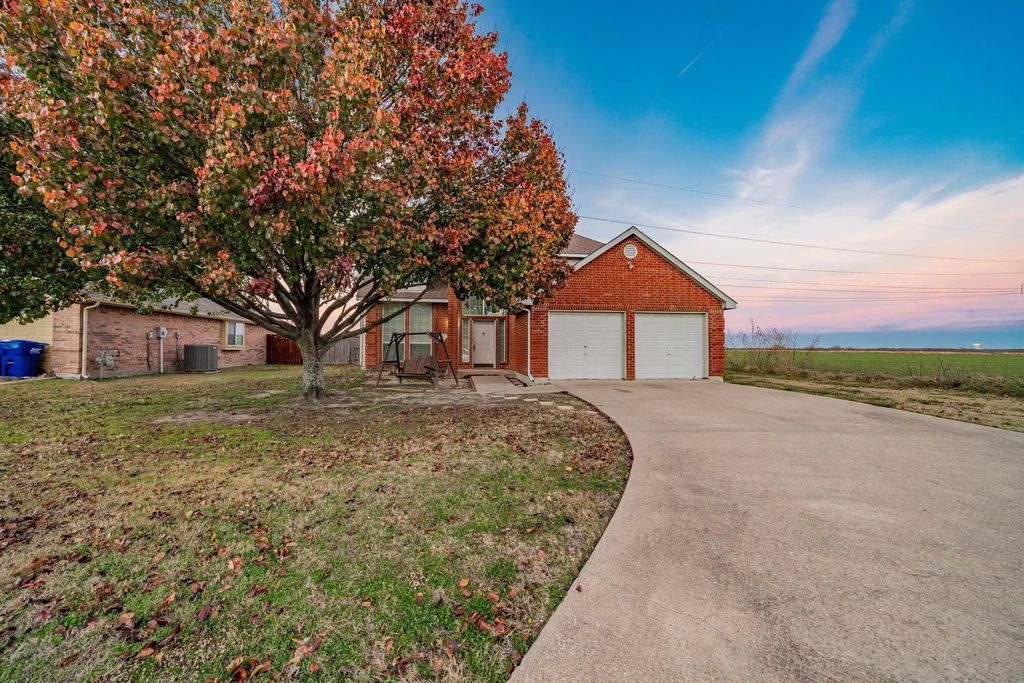 813 Valley Court, Royse City