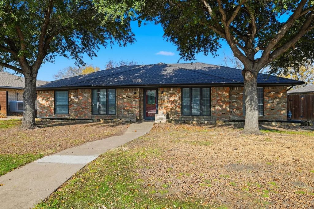 726 Laramie Drive, Lewisville