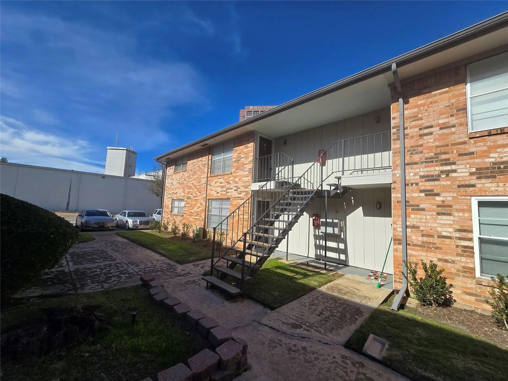 8071 Meadow Road 218, Dallas
