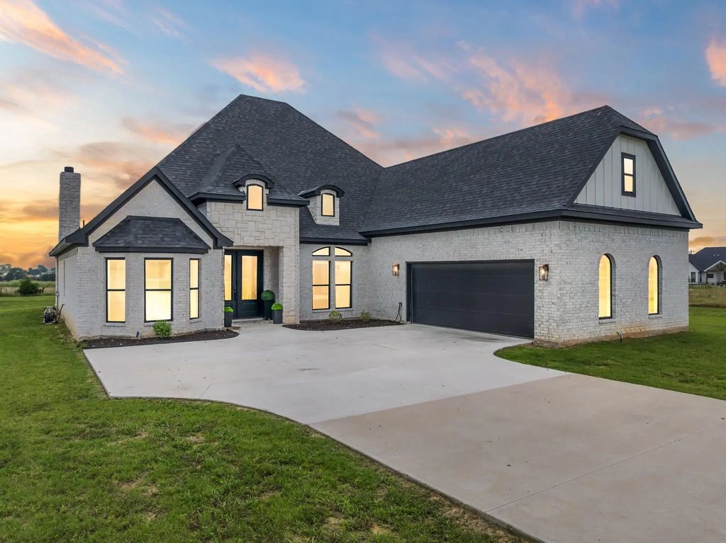 124 High Point Drive, Hillsboro