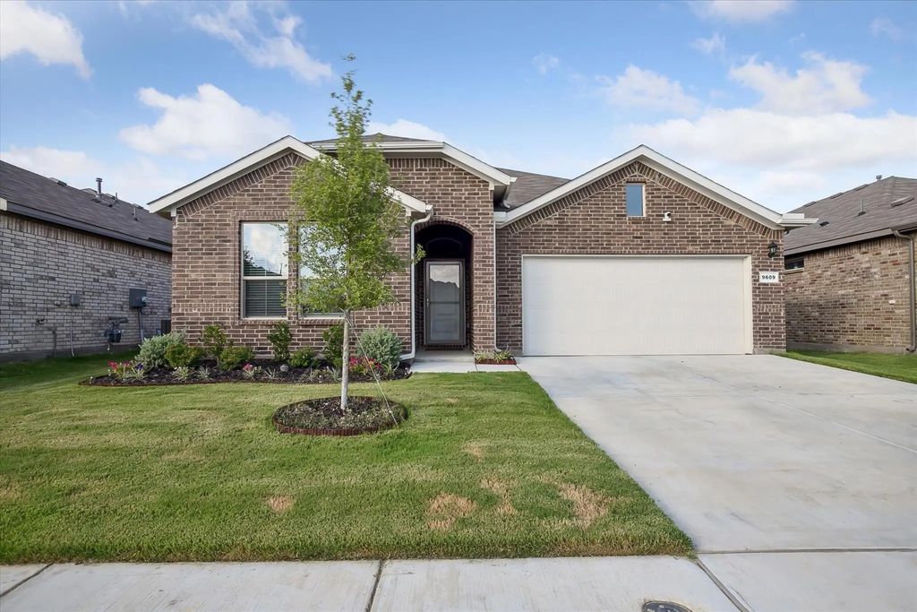 9609 Alderleaf Trail, Fort Worth
