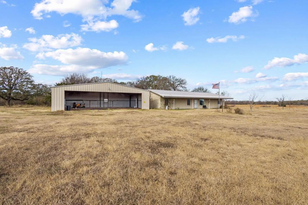 1841 County Road 36080, Honey Grove
