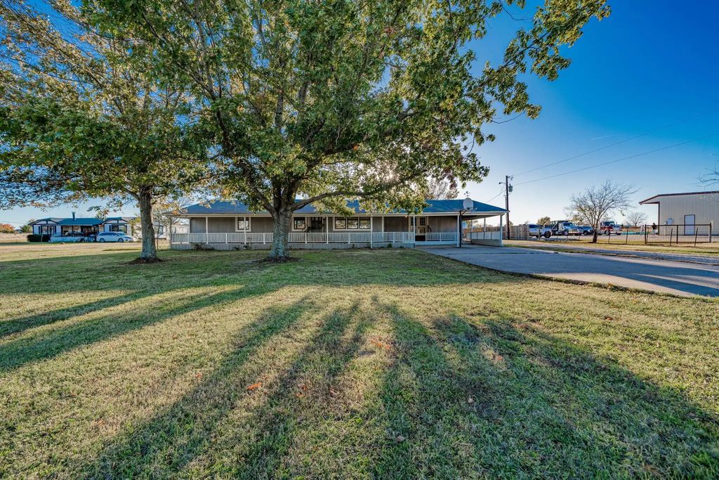 500 Poetry Road, Royse City