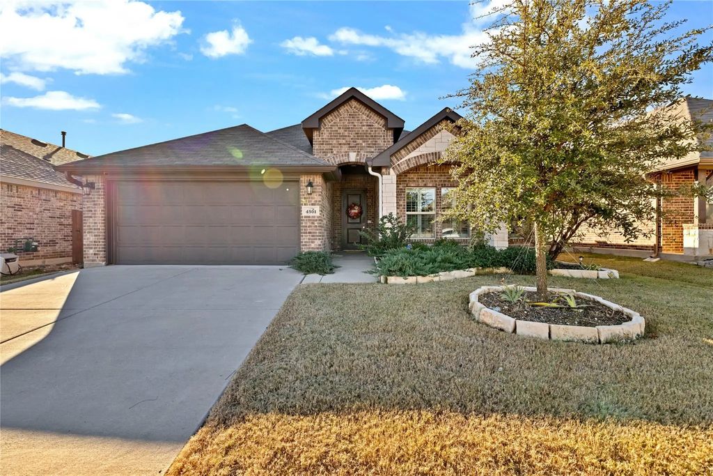 4501 Ridgehurst Lane, Fort Worth