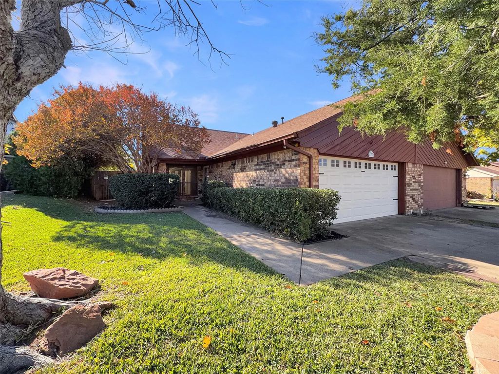 320 Mountain View Court, Bedford