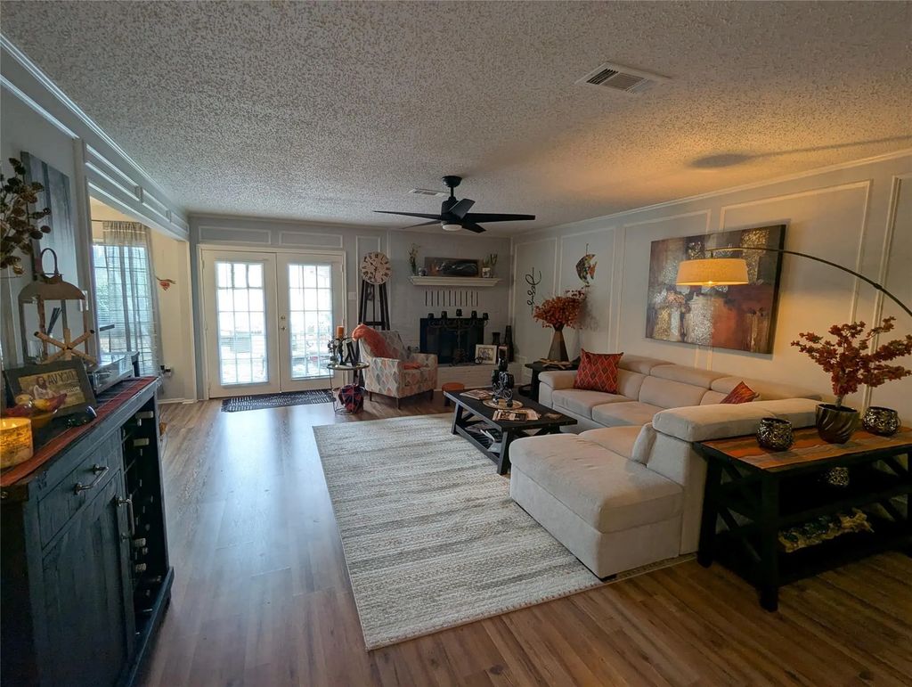 2827 Cross Timbers Drive, Irving