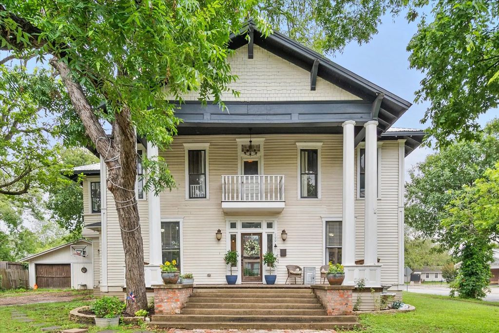 100 Corsicana Street, Hillsboro