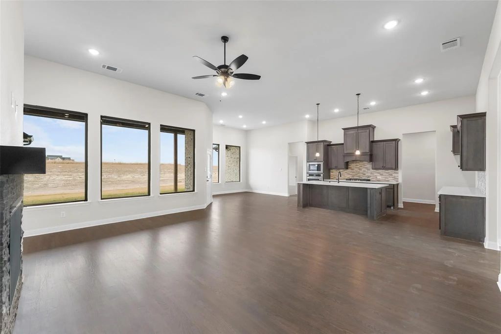 136 Lila Lake Drive, Waxahachie