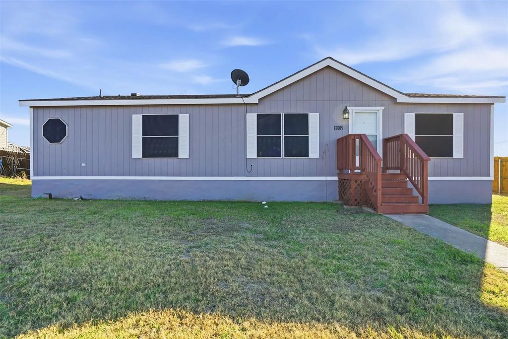 1507 Smooth Stone Drive, Cleburne