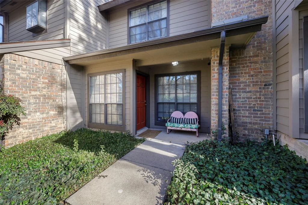 9910 Royal Lane 702, Dallas