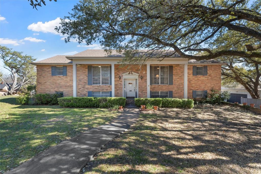 2831 Wooded Acres Drive, Waco