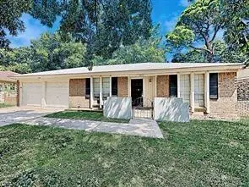 2405 Laredo Court, Arlington