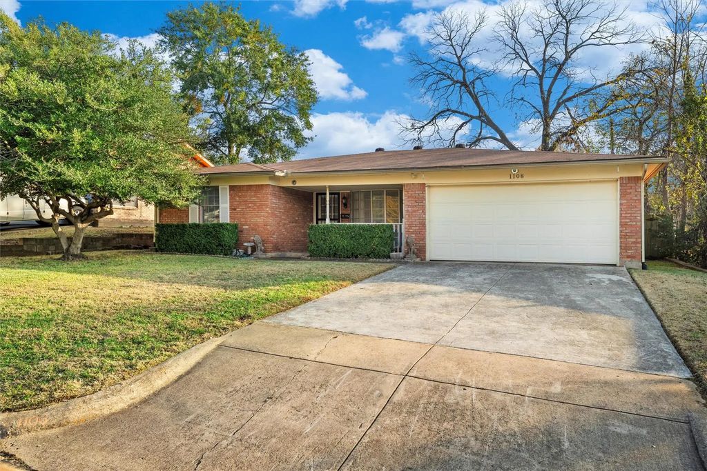 1108 Paula Drive, Arlington