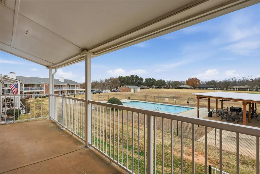8511 Westover Court 238, Granbury