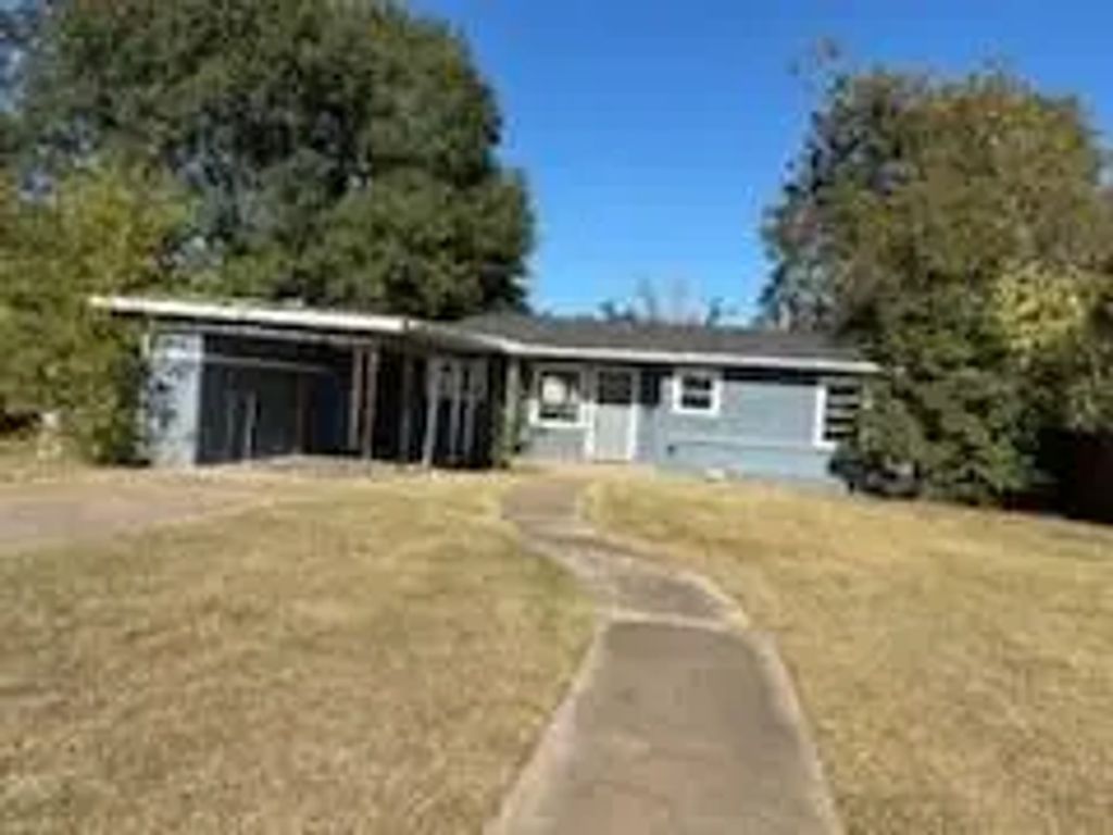 1805 Bowie Drive, Corsicana