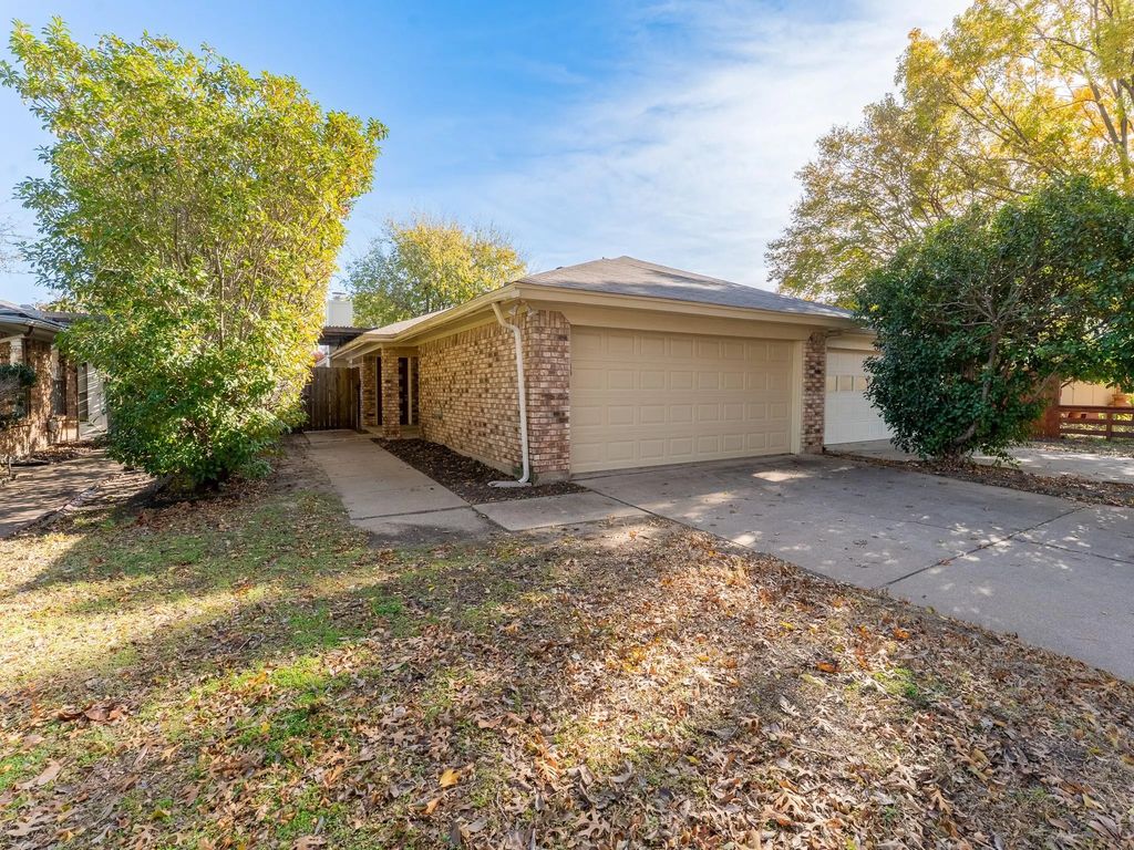 513 Essex Place, Euless