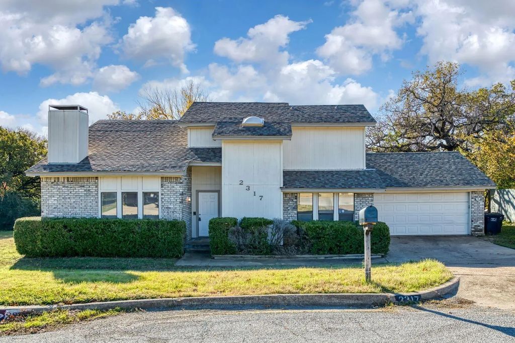 2317 Jenson Circle, Fort Worth