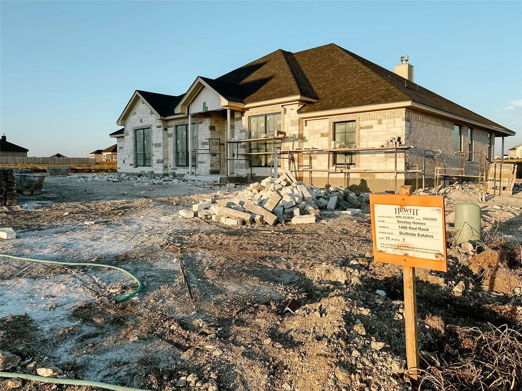 1400 Red Rock Road, Hewitt