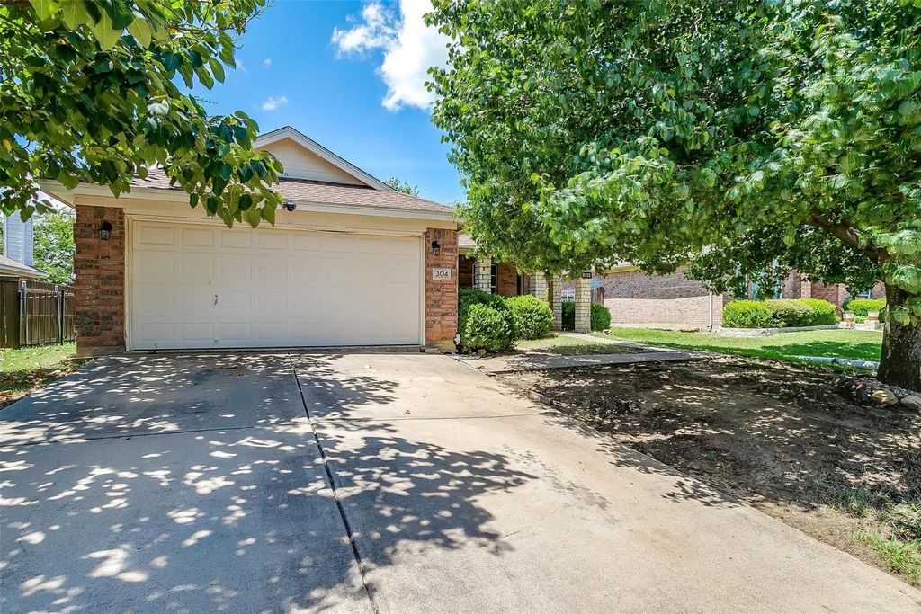 304 Limestone Drive, Alvarado