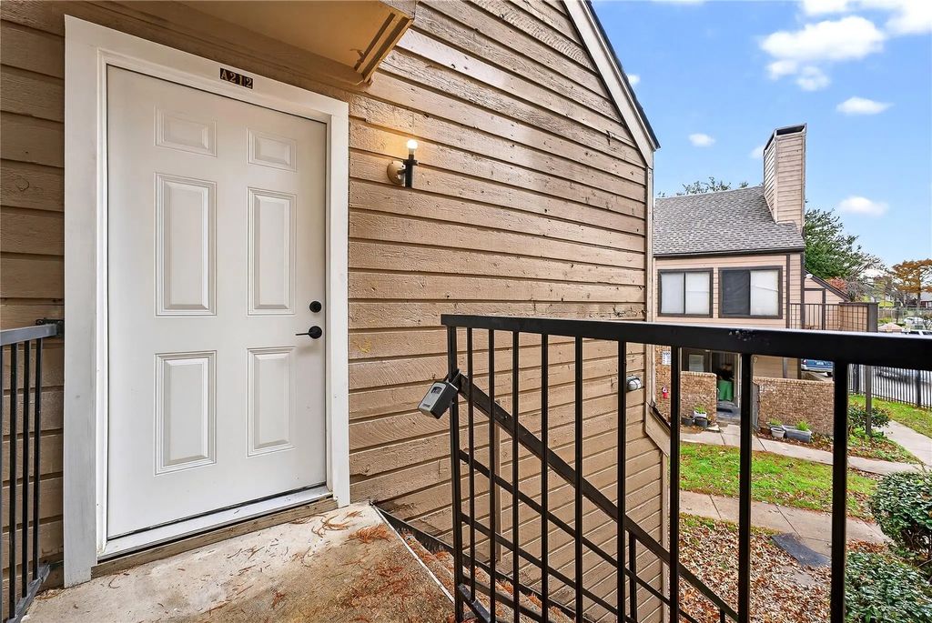 9801 Walnut Street 212, Dallas