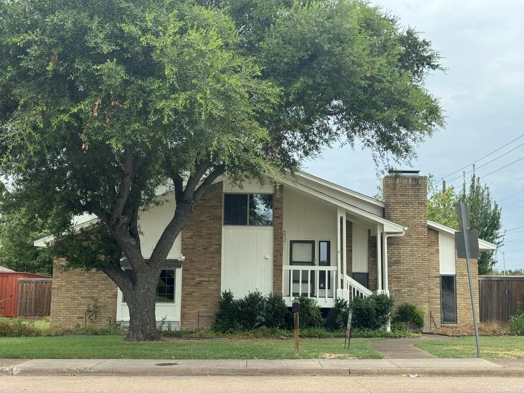 13439 Whispering Hills Drive, Dallas