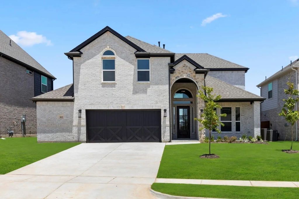 312 Lovett Lane, Burleson