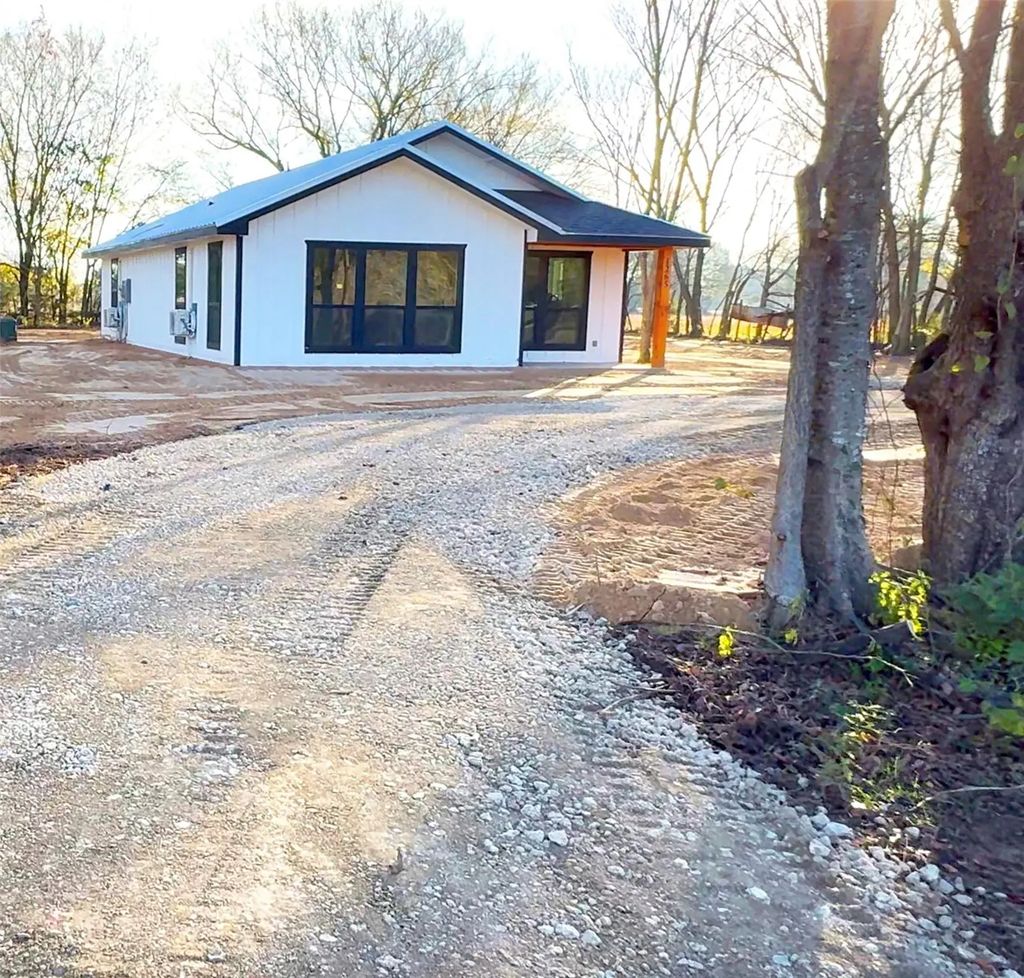 1265 Fm 1799, Mineola
