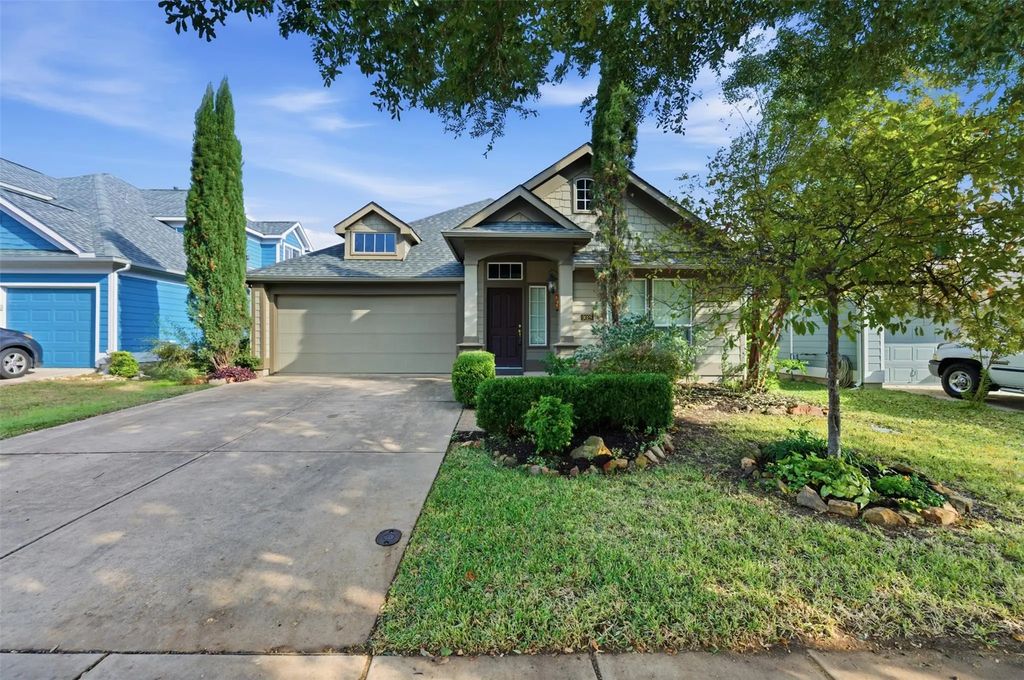 9028 Manana Street, Fort Worth