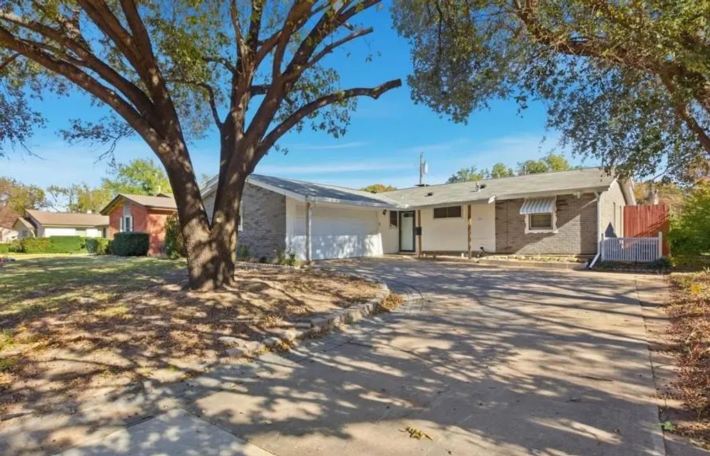 3310 Bryn Mawr Drive, Irving