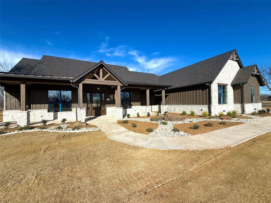 1642 Earhart Drive, Granbury