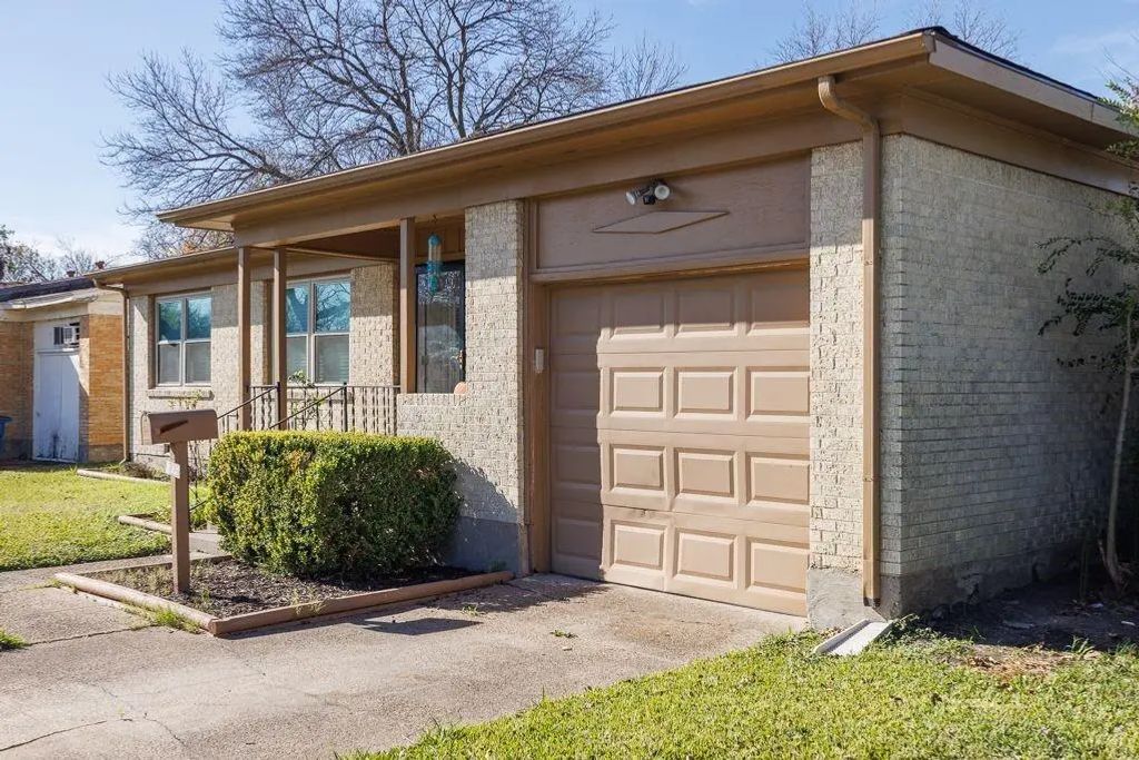 1723 Alhambra Street, Dallas