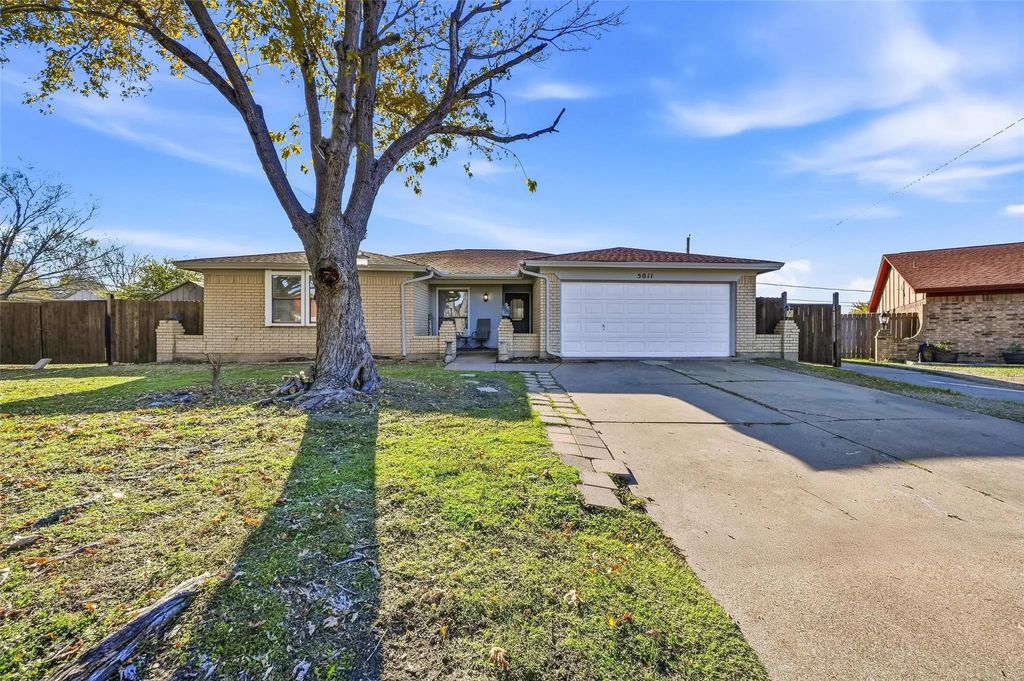 5011 Prairieview Court S, Arlington
