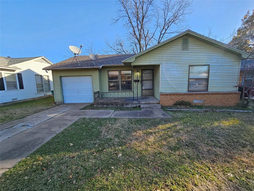 2221 N Shannon Street, Sherman