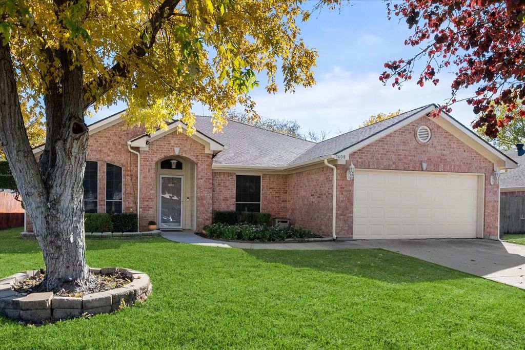 1608 Crestmeadow Lane, Mansfield