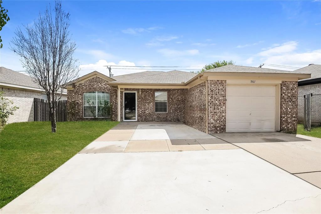 7001 Avington Way, Fort Worth