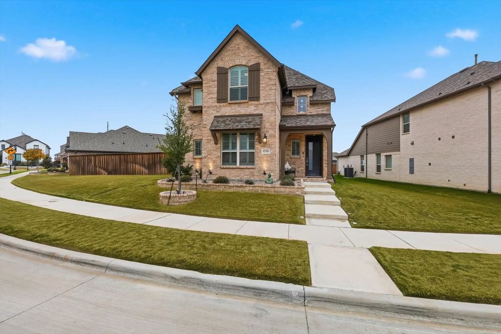 12321 Iveson Drive, Fort Worth