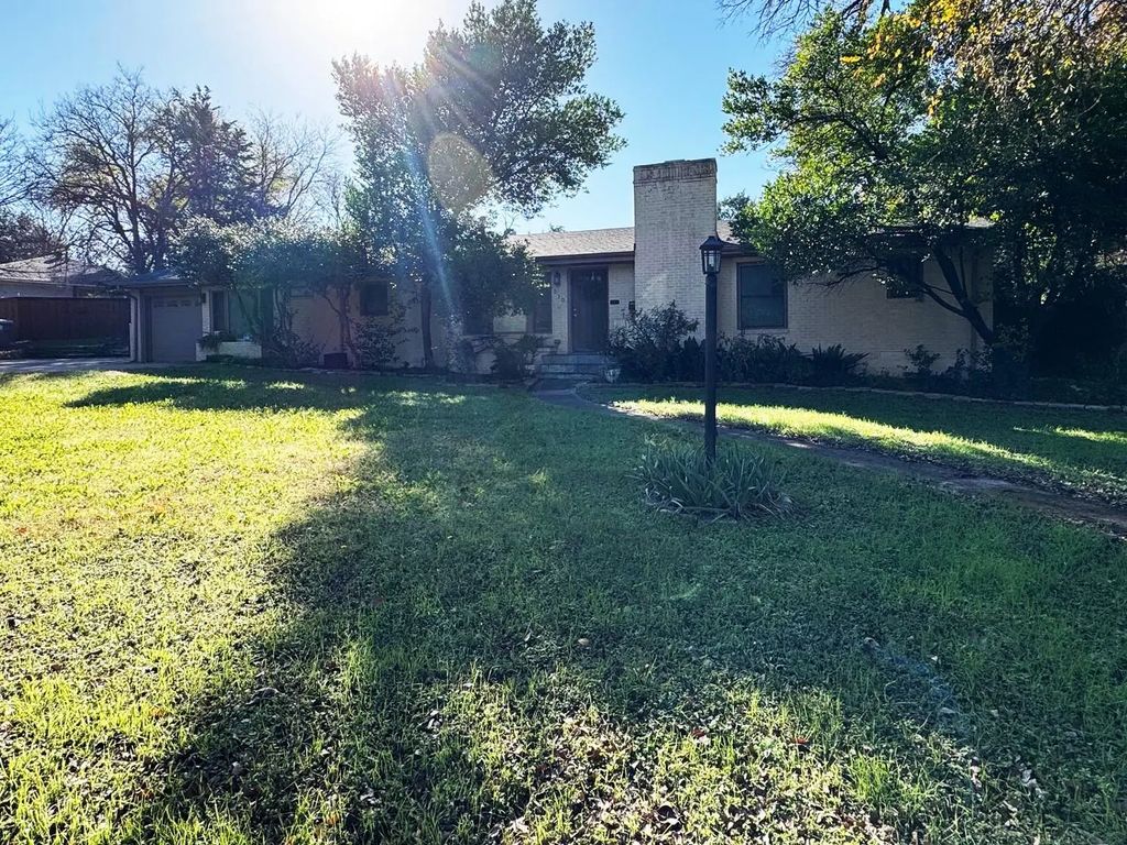 510 Bizerte Avenue, Dallas