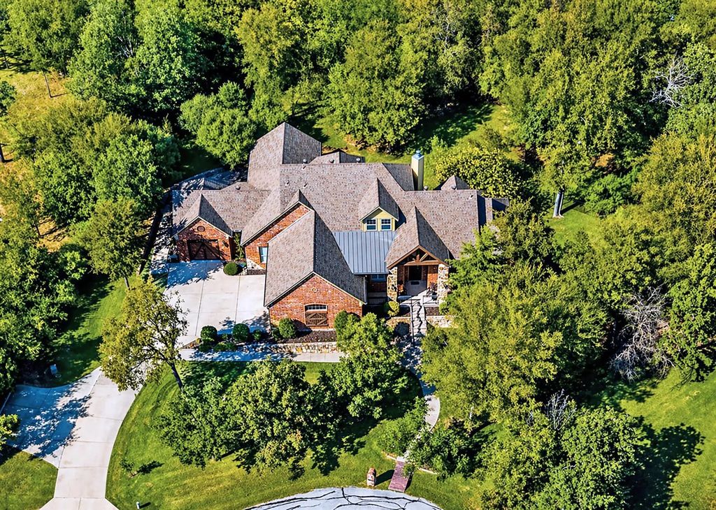 1900 Oak View Court, Cross Roads