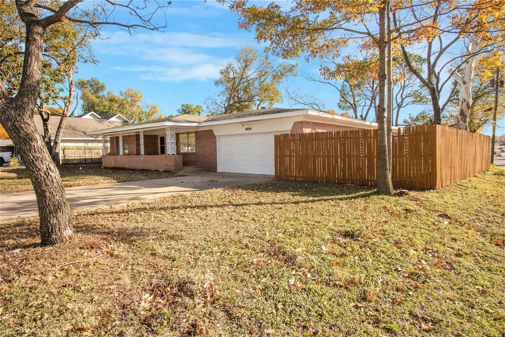 1618 University Drive, Arlington